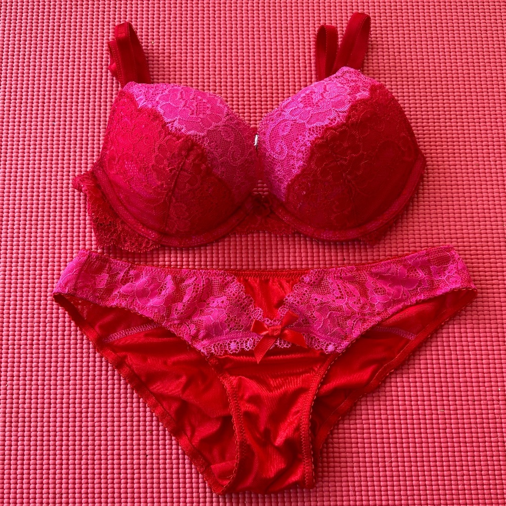 Victoria’s Secret Dream Angels lace bra set 32B